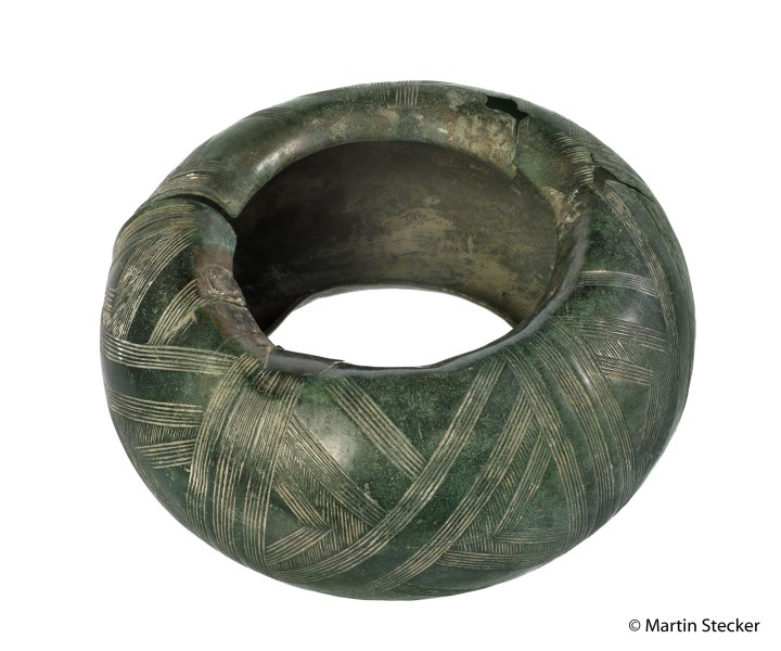 Bronzový turbanovitý kruh